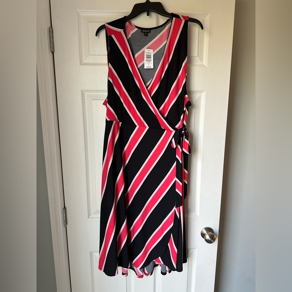 NWT Torrid Mini Stretch Crepe Wrap Dress - Size 3 - Picture 5 of 5